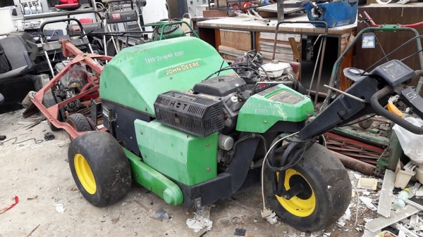 เครื่องพรวนดินสนานกอล์ฟ John deere