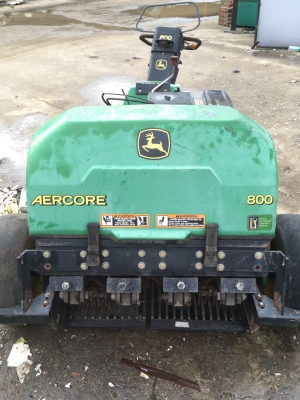 เครื่องพรวนดินสนานกอล์ฟ John deere