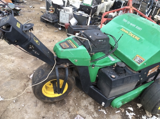 เครื่องพรวนดินสนานกอล์ฟ John deere