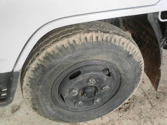 รถฮีโน่ 6 ล้อ ( รั้ว ) BU141 / 115 แรงม้า. ปี 43.    สนใจติดต่อ  081 - 6079515