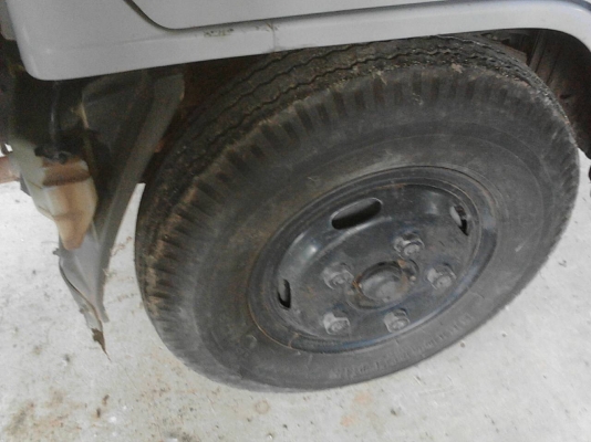 รถฮีโน่ 6 ล้อ ( รั้ว ) BU141 / 115 แรงม้า. ปี 43.    สนใจติดต่อ  081 - 6079515