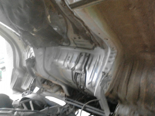 รถฮีโน่ 6 ล้อ ( รั้ว ) BU141 / 115 แรงม้า. ปี 43.    สนใจติดต่อ  081 - 6079515