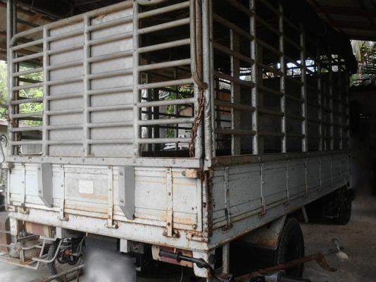 รถฮีโน่ 6 ล้อ ( รั้ว ) BU141 / 115 แรงม้า. ปี 43.    สนใจติดต่อ  081 - 6079515