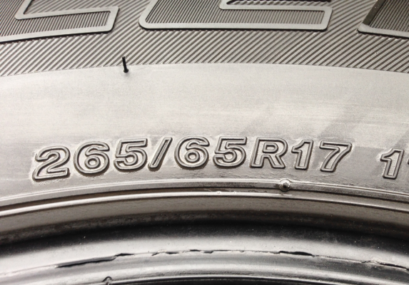 ยาง Bridgestone 265 65 17 ปี14 ดอกเต็ม ไม่มีปะ ราคาไม่แพง