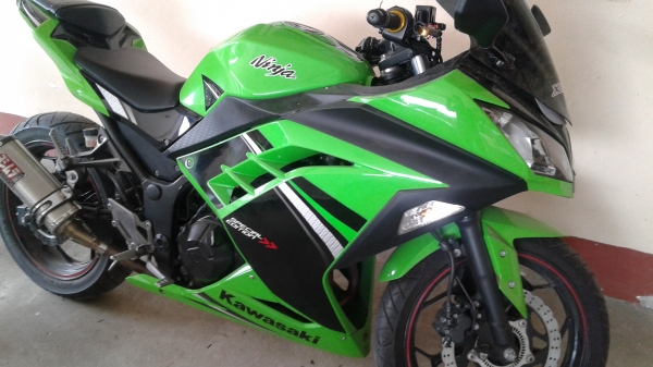 ด่วนๆมอไซร์คาวานินจา300ABS ออกตุลาปี57วิ่ง แค่10000กม ทุกอย่างใหม่ๆชุดแต่ง ของเดิมอยู่ครบ