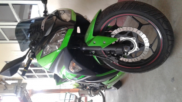 ด่วนๆมอไซร์คาวานินจา300ABS ออกตุลาปี57วิ่ง แค่10000กม ทุกอย่างใหม่ๆชุดแต่ง ของเดิมอยู่ครบ