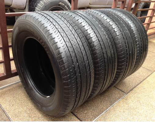 ยาง Bridgestone 265 65 17 ปลายปี14 ดอกเยอะ พร้อมใช้งาน ราคาไม่แพง