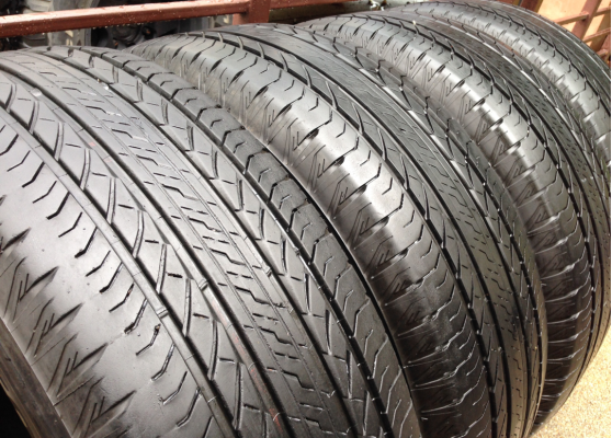 ยาง Bridgestone 265 65 17 ปลายปี14 ดอกเยอะ พร้อมใช้งาน ราคาไม่แพง