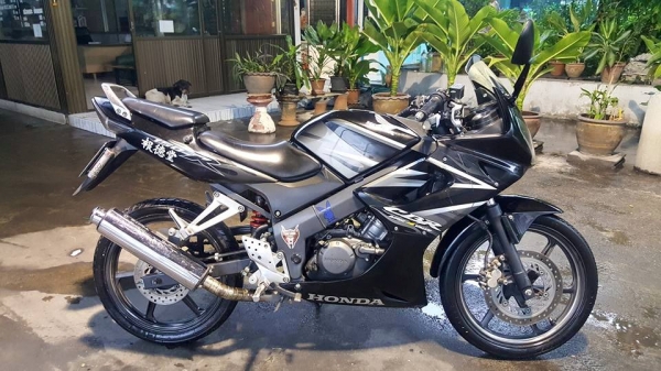 HONDA CBR 150R สตาร์ทมือ รุ่นสุดท้าย ลายไฟ ฟรีค่าโอน