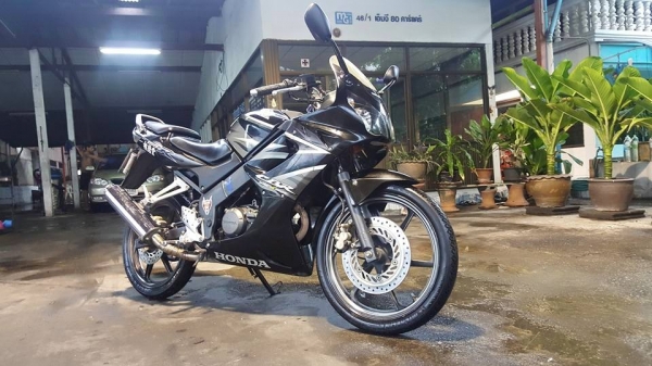 HONDA CBR 150R สตาร์ทมือ รุ่นสุดท้าย ลายไฟ ฟรีค่าโอน