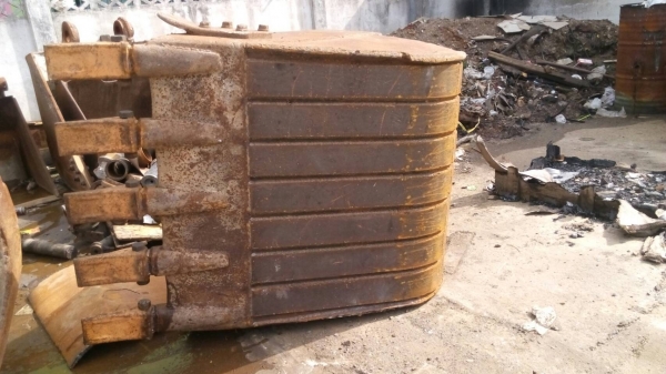 ขายบุ้งกี้เก่าซ่อมแล้วครับ ใส่ PC-200-5 ใส่ได้หลายรุ่น แข็งแรงพื้นเปลี่ยนใหม่ขายไม่แพงครับ