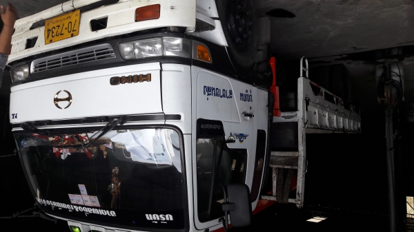 ต้องการขายรถฮีโน่ติดเครน3ตันปี48รถยาว7.20สภาพพร้อมใช้เครืีองดีคัชซีสวยสนใจติดต่อด่วน