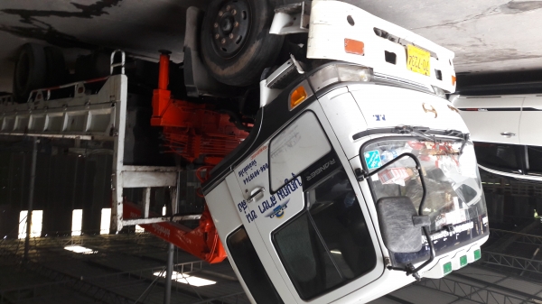 ต้องการขายรถฮีโน่ติดเครน3ตันปี48รถยาว7.20สภาพพร้อมใช้เครืีองดีคัชซีสวยสนใจติดต่อด่วน