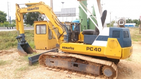 ขายรถแมคโค PC-40-6 รถสวยครับขายไม่แพงเครื่องเดิมปั้มเดิมครับ