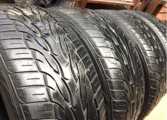 ยาง Toyo 265 50 20 กลางปี12 ดอกเยอะ พร้อมใช้งาน ราคาไม่แพง