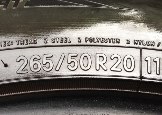 ยาง Toyo 265 50 20 กลางปี12 ดอกเยอะ พร้อมใช้งาน ราคาไม่แพง